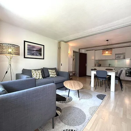 Royal 32, Untere Maressenstrasse 12 *