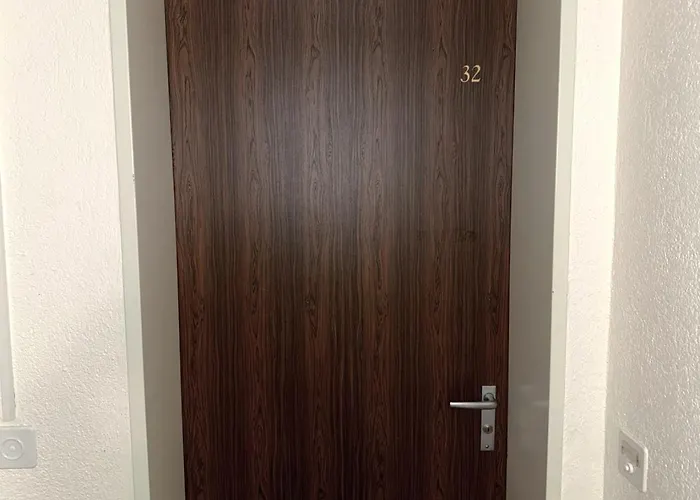 Royal 32, Untere Maressenstrasse 12 * ロイカーバード