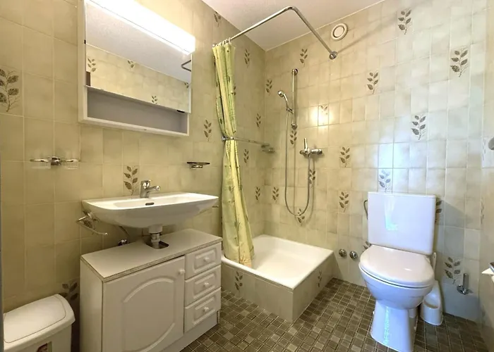 Royal 32, Untere Maressenstrasse 12 アパート ロイカーバード