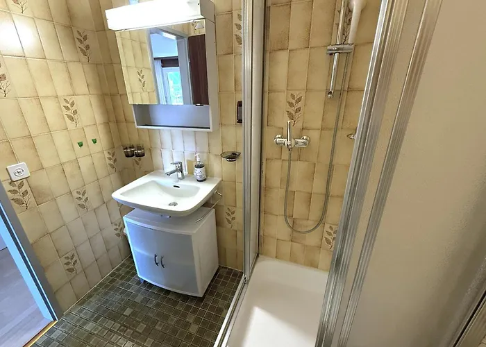 Royal 32, Untere Maressenstrasse 12 アパート ロイカーバード