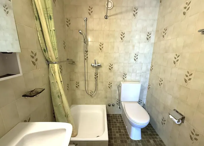 Royal 32, Untere Maressenstrasse 12 *