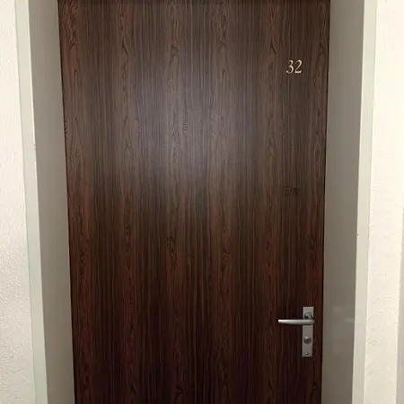 Royal 32, Untere Maressenstrasse 12 * Leukerbad